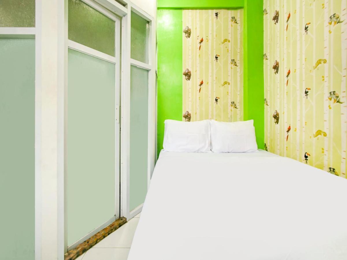 Oyo Life 3103 Opo Homestay & Kost Malang Exterior foto