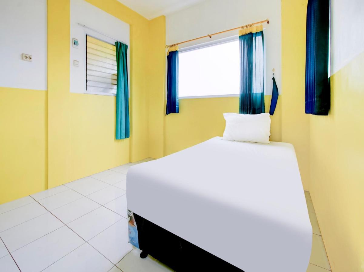 Oyo Life 3103 Opo Homestay & Kost Malang Exterior foto
