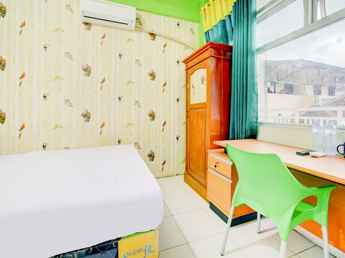 Oyo Life 3103 Opo Homestay & Kost Malang Exterior foto