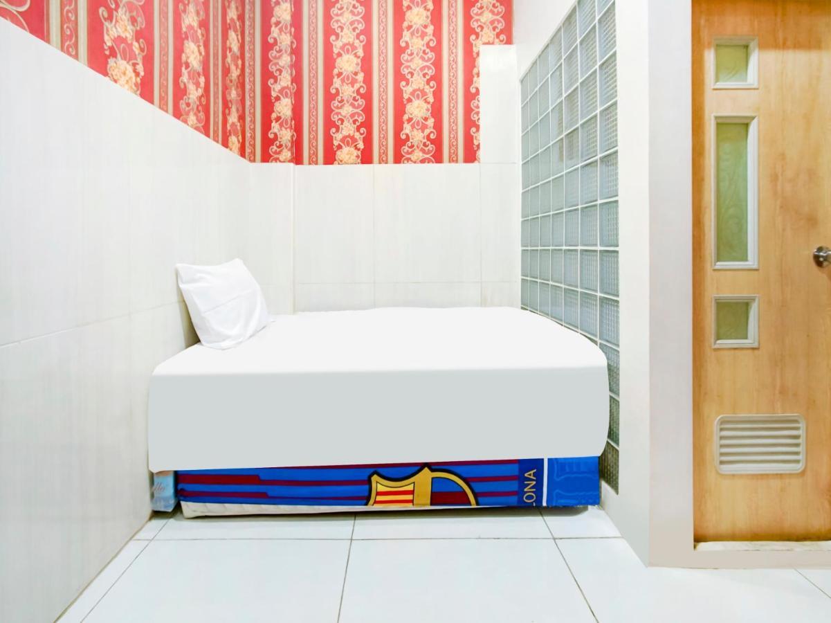 Oyo Life 3103 Opo Homestay & Kost Malang Exterior foto
