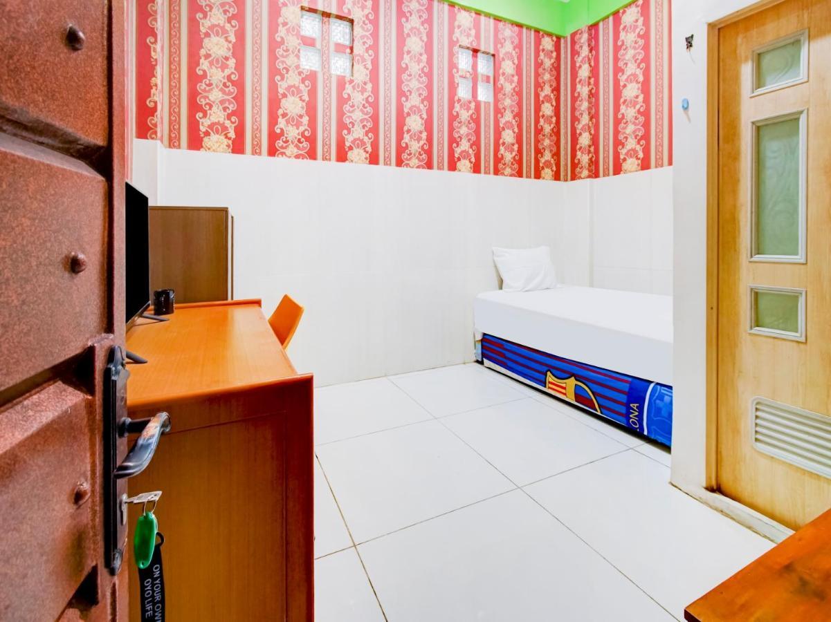 Oyo Life 3103 Opo Homestay & Kost Malang Exterior foto